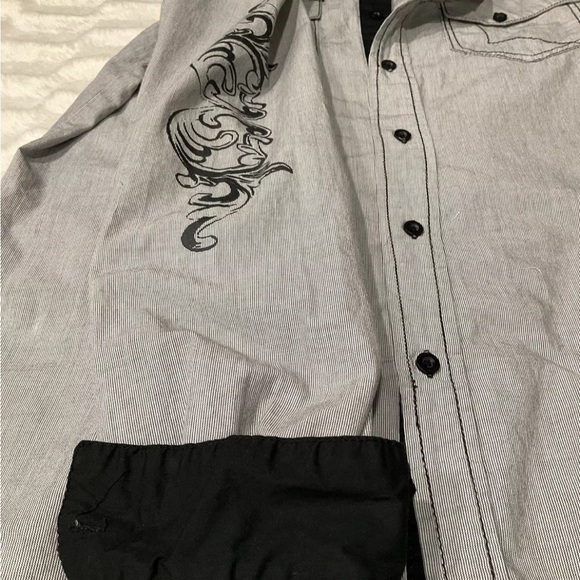 Modern Culture  Men’s Gray/Black Fleur Wings Button Down‎ Shirt Size Large - Picture 10 of 13